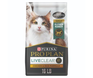 A bag of Purina Pro Plan LiveClear Chicken formula allergen reducing cat food.